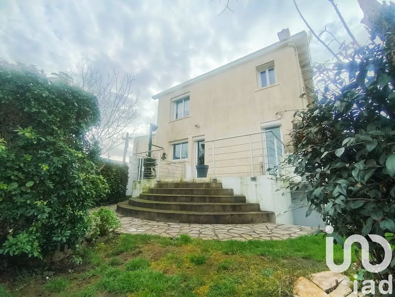 Vente maison 5 pièces 111 m² à La Roche-sur-Yon (85000), 236 000 €