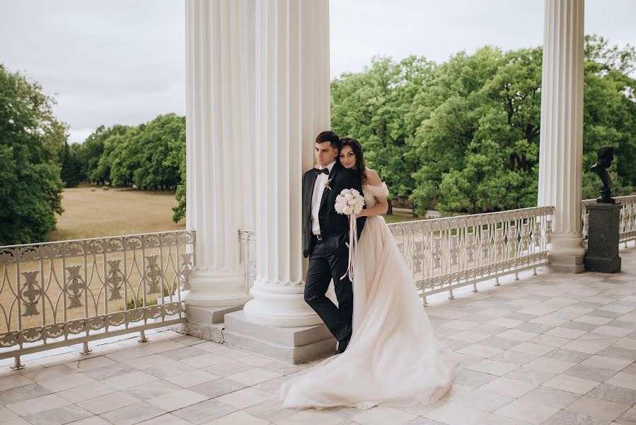 Fotógrafo de casamento Valeriya Yarchuk (valeriyarsmile). Foto de 9 de setembro 2018