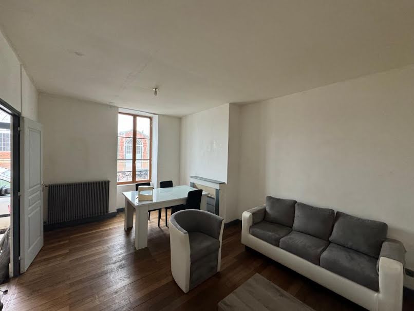 Location meublée appartement 3 pièces 61 m² à Vierzon (18100), 660 €