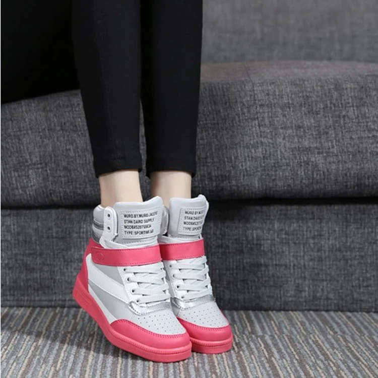 Title 10, High-top sneakers met interne verhoging. Verhoo...