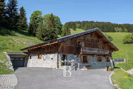 Corps de ferme avec piscine