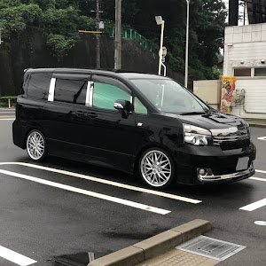 ヴォクシー ZRR70W