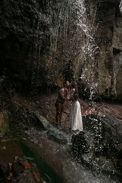 Hääkuvaaja Ivan Kayda (afrophotographer). Kuva otettu 1. joulukuuta 2017