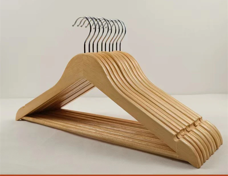 Cabideiro de Calças Retro Antiderrapante no Atacado Organize seu guarda-roupa com este cabide para calças prático, funcional e elegante. Compre agora mesmo!