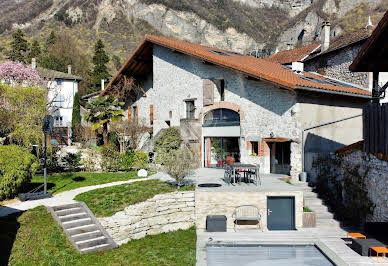 Maison avec piscine et terrasse 1