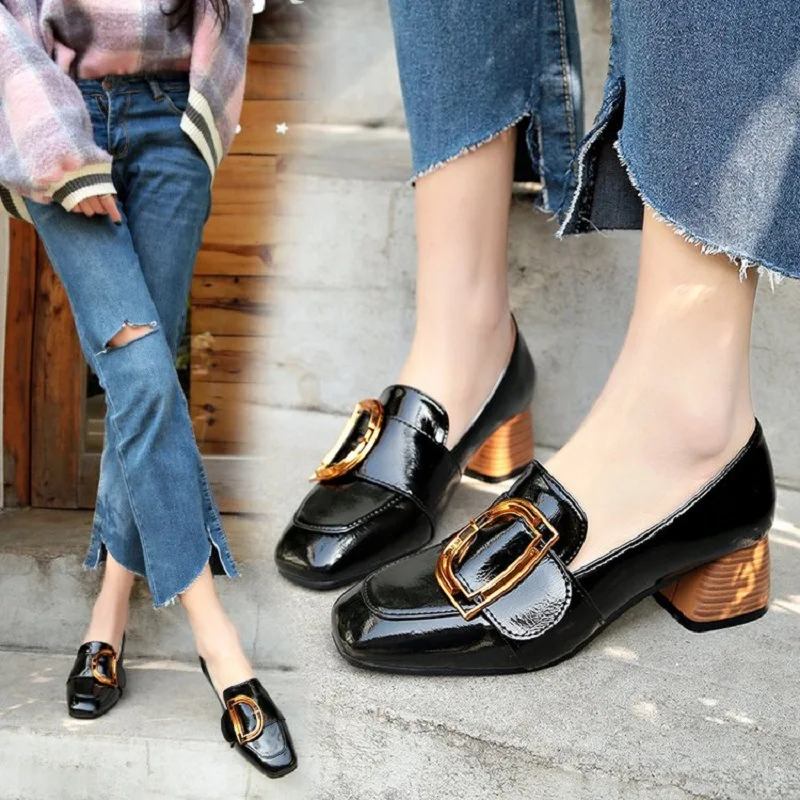 Dames pumps met hoge hak, dikke hak en zachte zool. Comfortabel en stijlvol voor elke gelegenheid, perfect voor een elegante look.