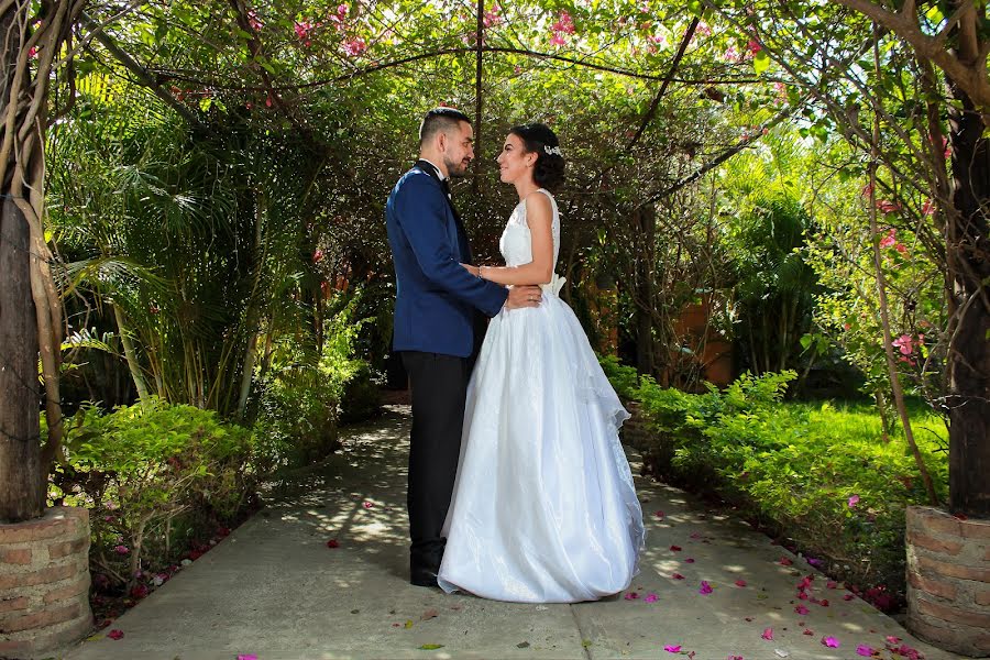 Fotografo di matrimoni Jonhger Moreno (jlmoreno). Foto del 10 aprile 2018