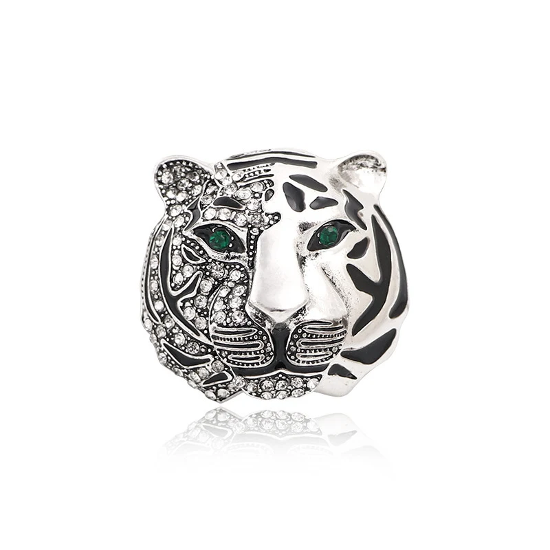 Broche Tigre Rétro Mode Européenne et Américaine. Un accessoire tendance et original pour sublimer vos tenues. Idéal pour un style unique.