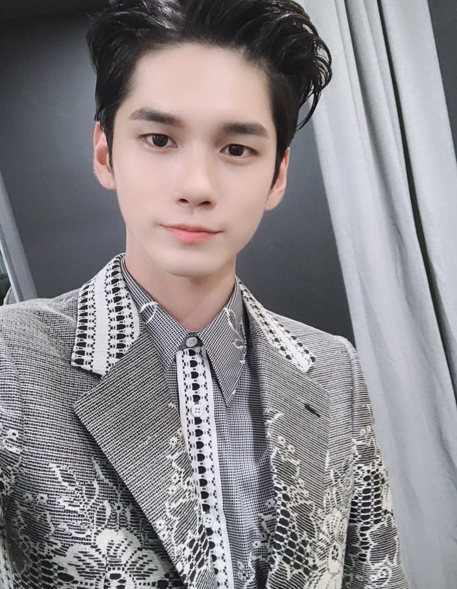 Ong Seong Wu's Formal Look Leaves Fans Begging For More Suit-Seong Wu ...