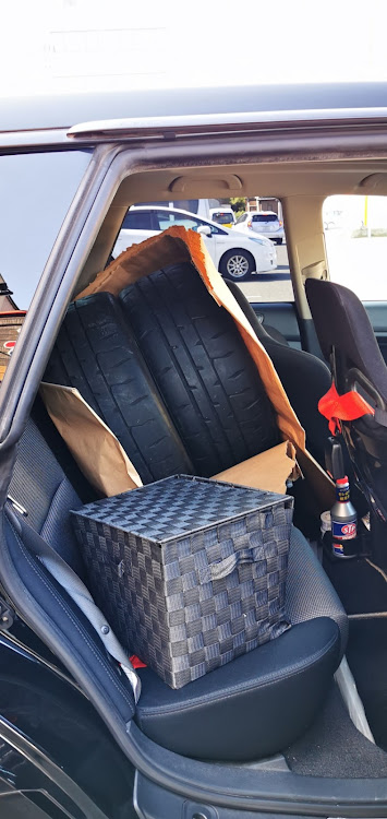 レガシィツーリングワゴンのサーキット用タイヤホイール・ホイールマッチング・積載量は大事に関するカスタム事例の投稿画像3枚目