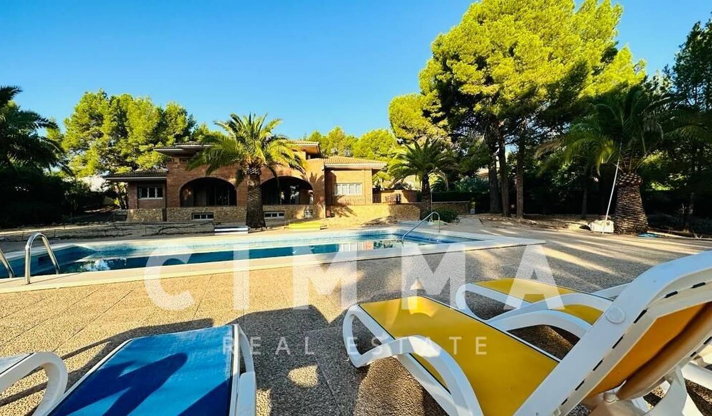 Property with pool La Nucia