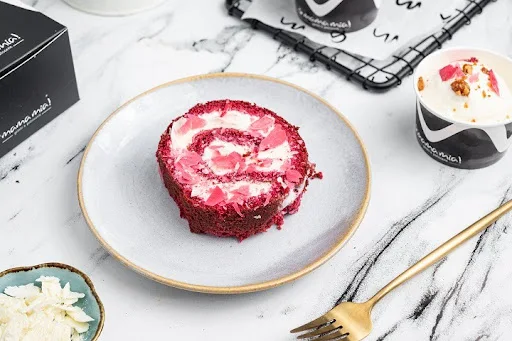 Red Velvet Roll Ice Cream Cake Slice [140g]