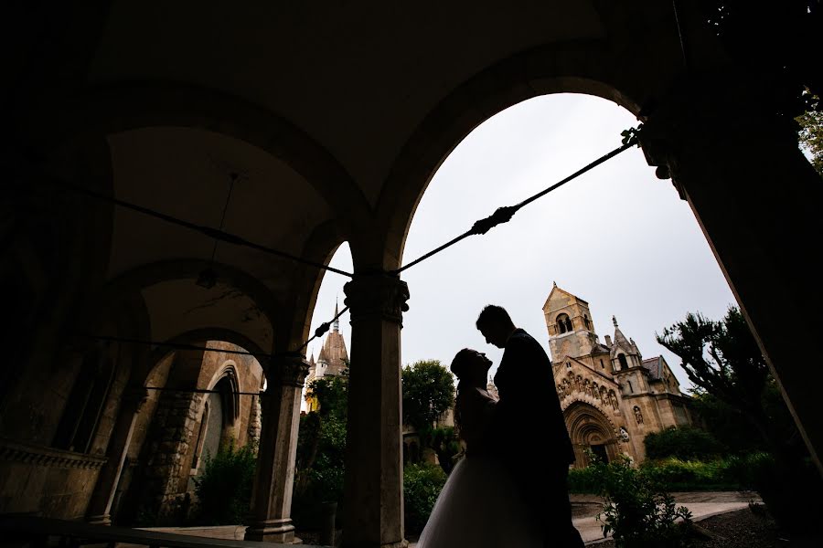 Fotógrafo de casamento Balázs Andráskó (andrsk). Foto de 8 de outubro 2017