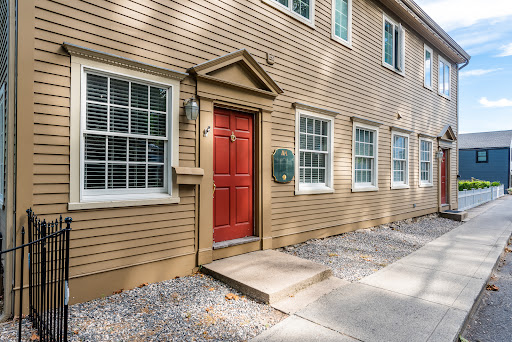 Apartment / penthouse rental in Essex (United States) - Beige house facade, red door, white windows