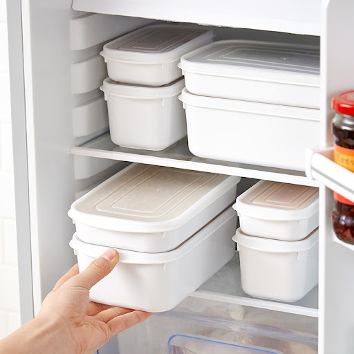 Title 21, Sealed fresh-keeping plastic food container for...