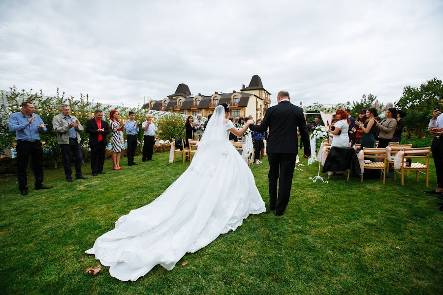 Fotógrafo de casamento Islam Nazyrov (nazyrovislam). Foto de 26 de dezembro 2019