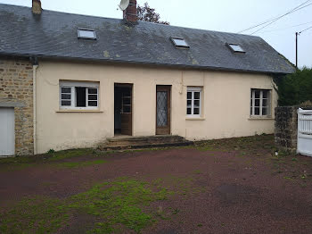 maison à Saint-Calais-du-Désert (53)