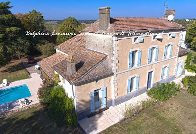 Maison avec piscine et terrasse 1