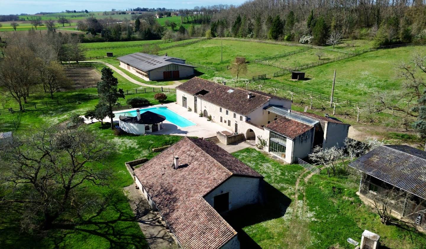 Maison avec piscine et terrasse Condom