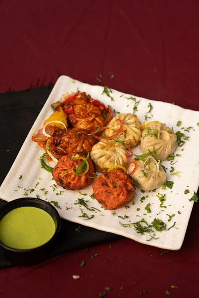 Momos Platter (8 Pcs)