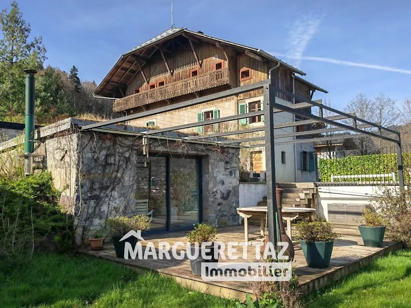 Vente ferme 8 pièces 246.1 m² à La Rivière-Enverse (74440), 945 000 €