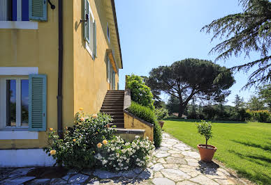 Villa avec piscine et jardin 1