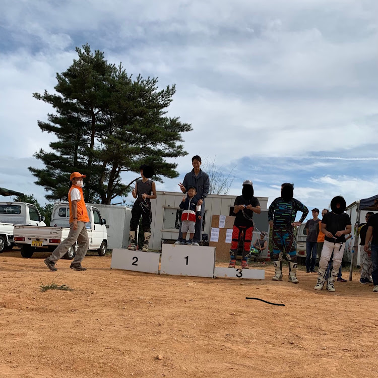 ハイエースバンのモトクロスに関するカスタム事例の投稿画像6枚目