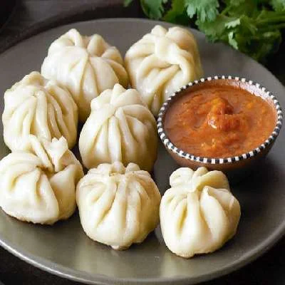 Classic Steamed Chicken Momos