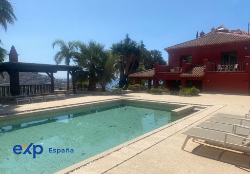 Villa with pool and terrace 1