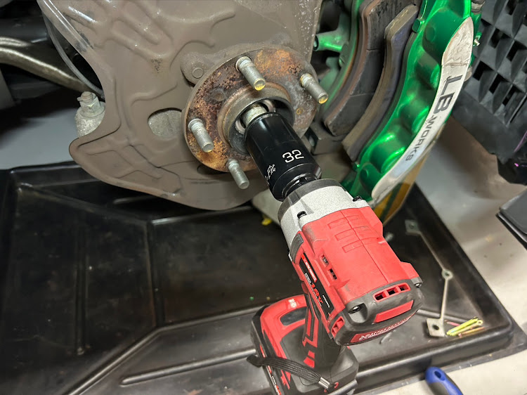 NISSAN GT-Rのニスモ  ロングハブボルト🔩交換・M14ボルトに変更・LBWK・KUHLRACING・DIYに関するカスタム事例の投稿画像6枚目