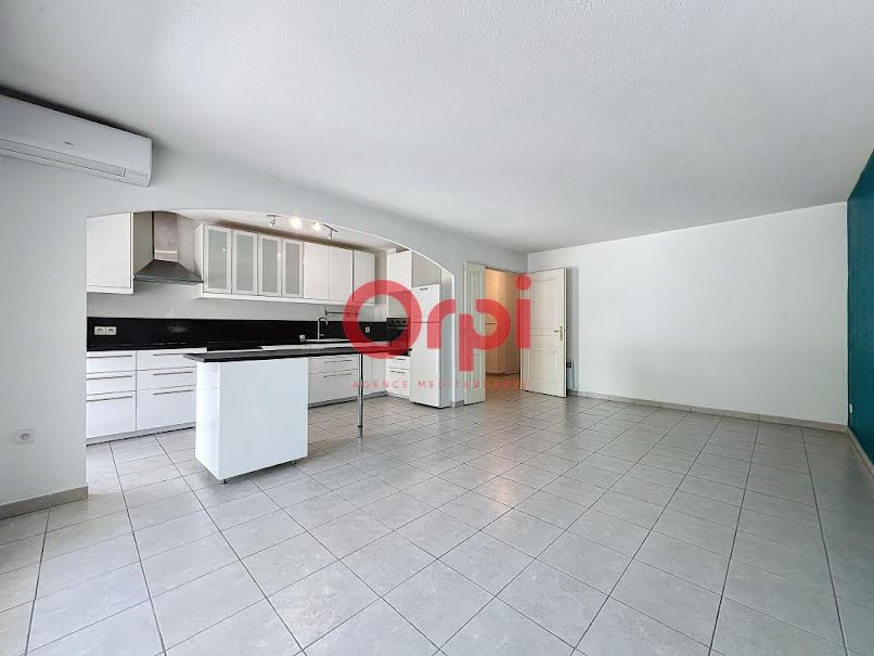 Location  appartement 3 pièces 65 m² à Frejus (83600), 1 100 €
