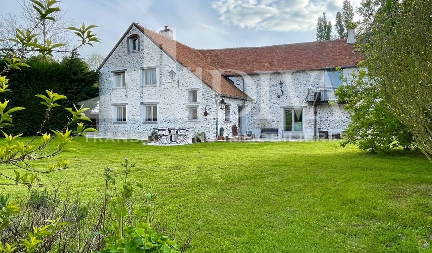 House with terrace Coulommiers