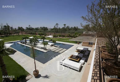 Villa with pool and garden 20