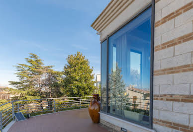 Maison contemporaine avec jardin et terrasse 4