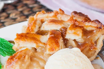 Scrumptious Caramel Pear Pie