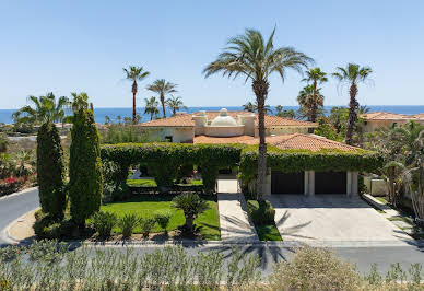 Maison avec piscine et jardin 9