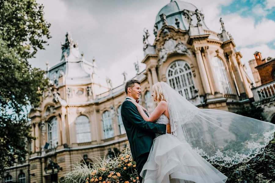 Fotografo di matrimoni Virág Mészáros (awhjs). Foto del 5 febbraio 2018