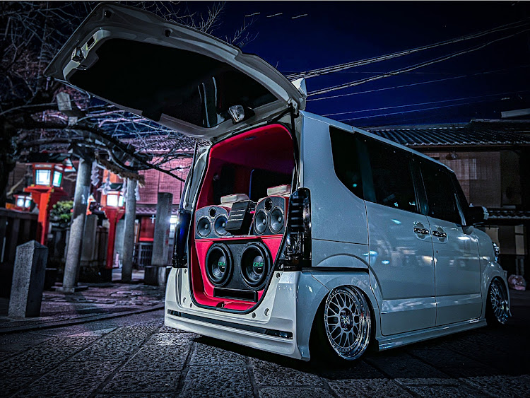 Nボックスカスタムのnbox乗りと繋がりたい・純ベタ・生脚・外向きオーディオ・ガールズオーナーに関するカスタム事例の投稿画像1枚目