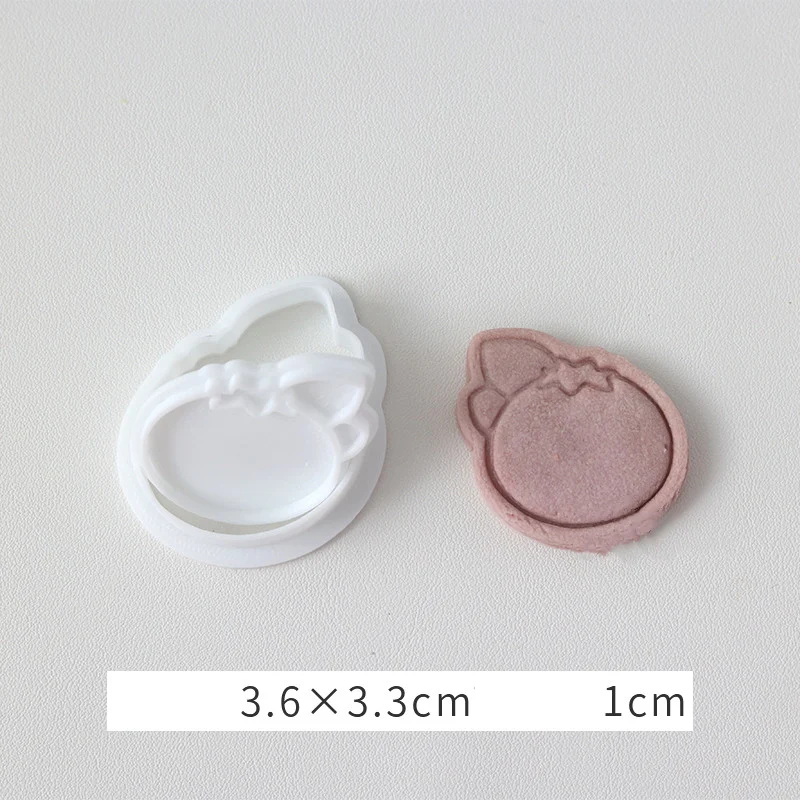 Moule à biscuits aux fruits de dessins animés japonais pour la pâtisserie maison. Créez des biscuits amusants et originaux pour le plaisir de toute la famille.