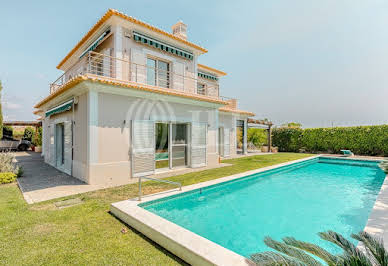 Maison avec jardin et terrasse 1