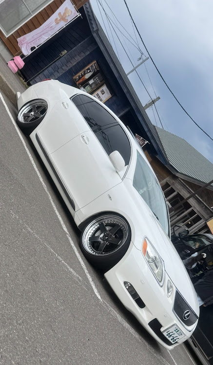GSのgrs196・車高が高い・エアロほしいなぁ・ジスタンスw5s・未完成に関するカスタム事例の投稿画像1枚目