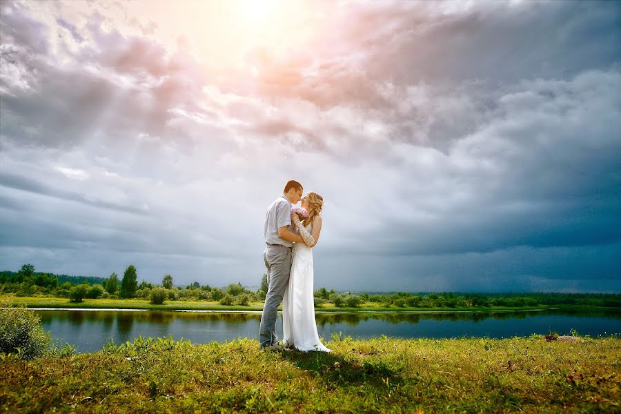 Fotógrafo de casamento Pavel Sidorov (zorkiy). Foto de 12 de setembro 2016