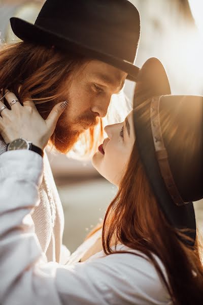 Fotografo di matrimoni Viktoriya Reshetnikova (vikareshka). Foto del 19 luglio 2019