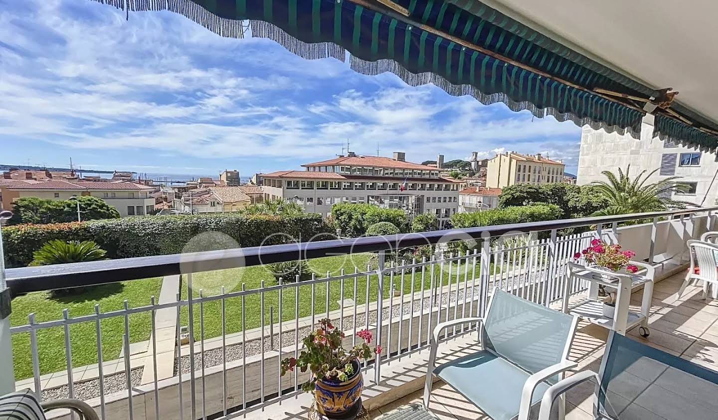 Apartment with terrace Cannes