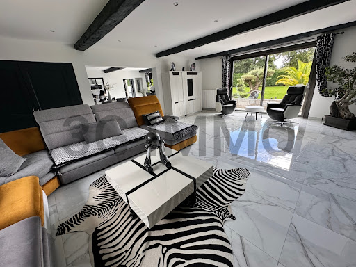 House with pool 4