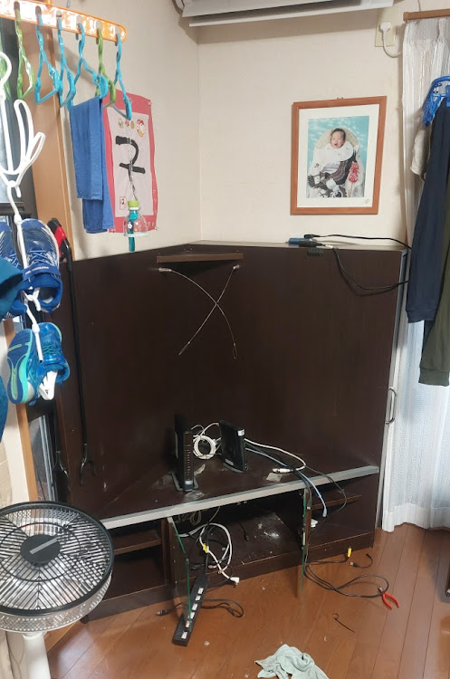 samurai374さんが投稿した家電故障買い替え祭り・テレビコーナー台を制作せよ・再利用コーナーテレビ台・デリカ車検前に整備・４２型から５５型に進化に関するカスタム事例の投稿画像2枚目