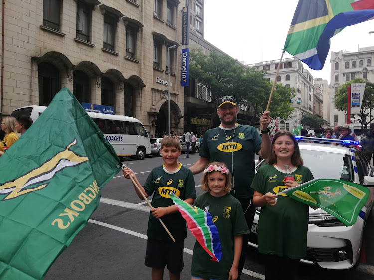 Rugby fans welcomed the Bok bus to Cape Town.