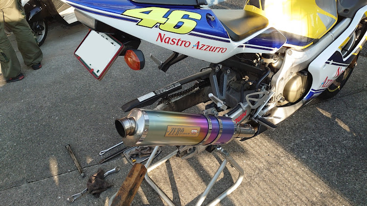 超兄貴さんが投稿したCBR600f4i・ペヤングがある幸せ・日清食品焼きそばUFO爆盛・エアーバルブ交換・ワーゲン バスに関するカスタム事例の投稿画像3枚目