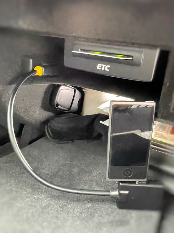 A5 スポーツバックのアウディのある生活・アウディ好きな人と繋がりたい・iPodアダプター・アウディ純正・音質向上に関するカスタム事例の投稿画像3枚目