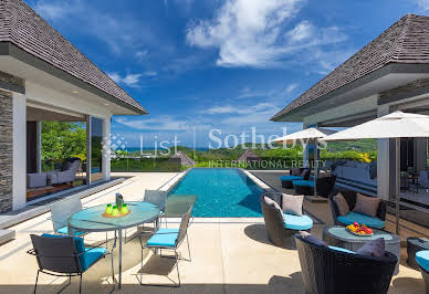 Villa with pool and garden 4